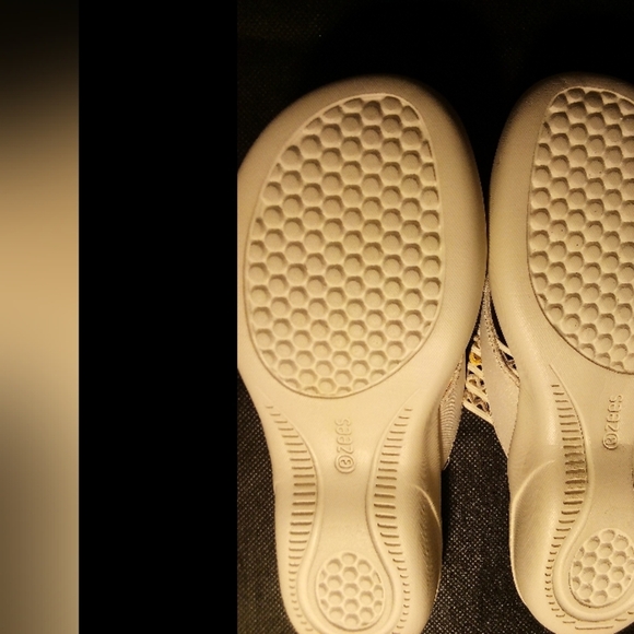 BZees - NWT-Cabana, Size 6.5 Women Sandals Comfort Shoe No Box/Dust Bag Included - Picture 9 of 16